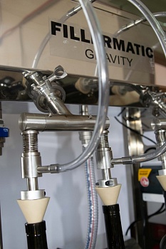фото Полуавтомат для розлива жидкостей по уровню Fillermatic Gravity (2)